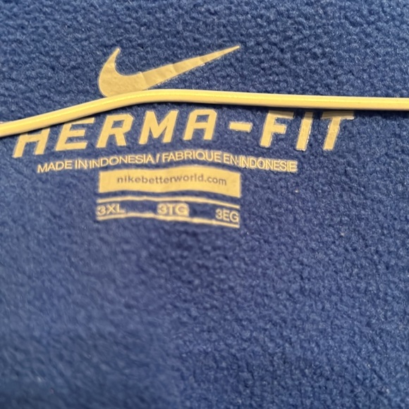 Men’s sweater from world junior hockey championships - Picture 3 of 4